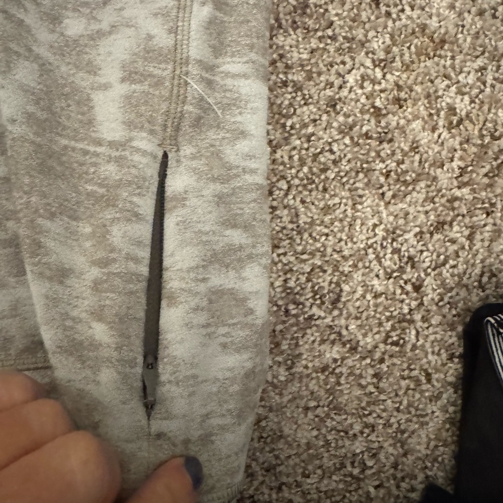 Lululemon Size 12 Pullover Euc - image 2